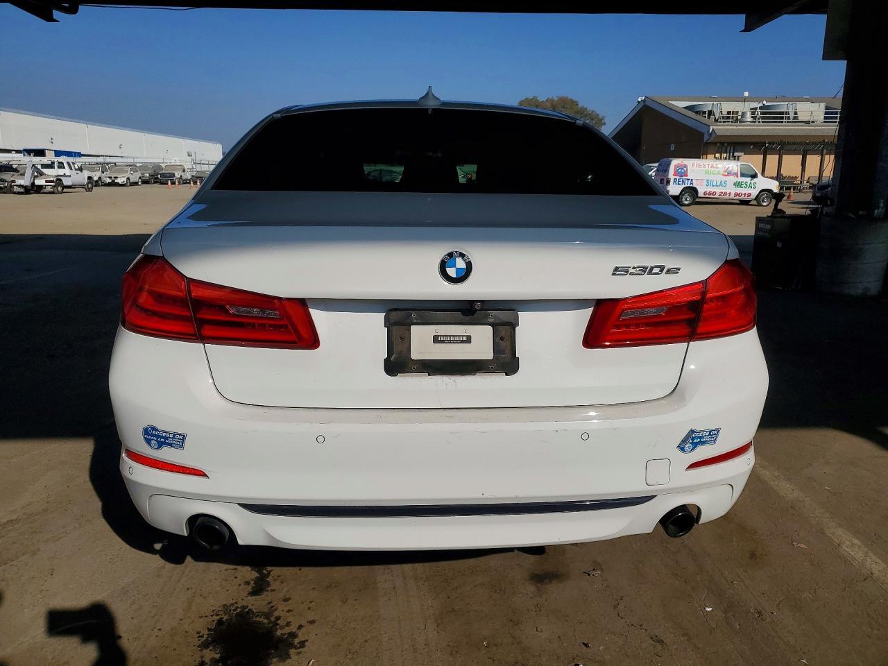 2018 BMW 530Xe - Фото 6