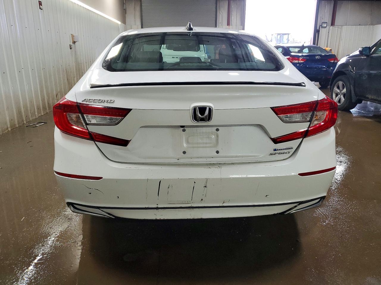 2022 Honda Accord Hybrid Sport - Image 6