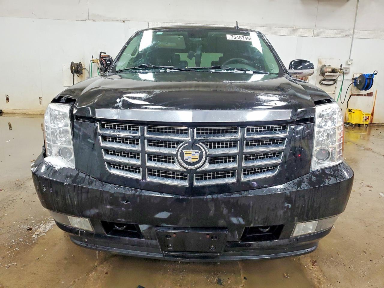 2008 Cadillac Escalade - Image 5