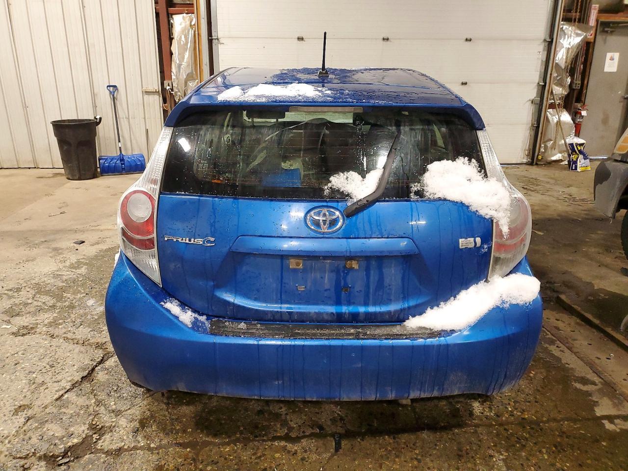 2014 Toyota Prius C - Image 6