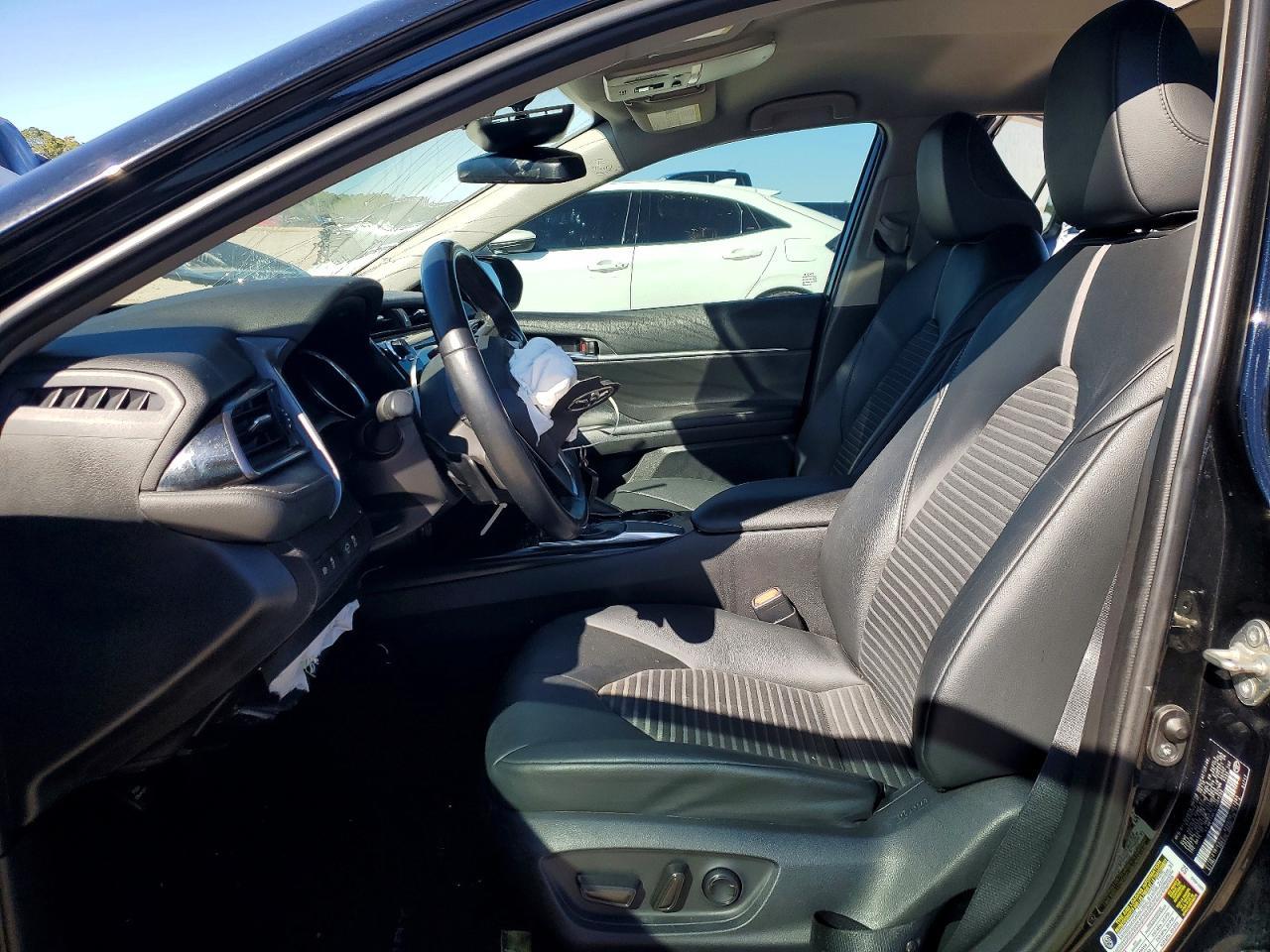 2020 Toyota Camry Se - Фото 7