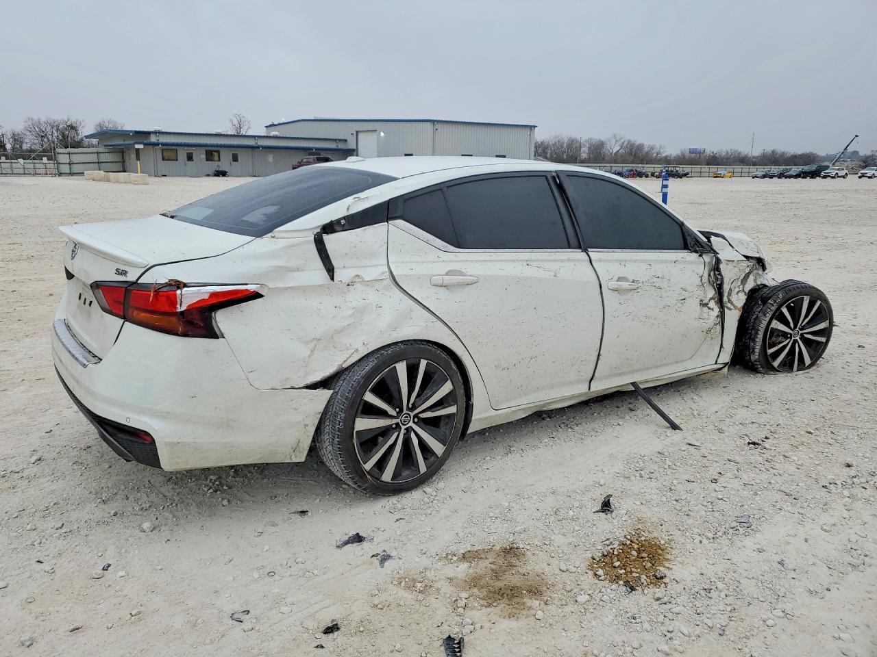 2022 Nissan Altima Sr - Фото 3