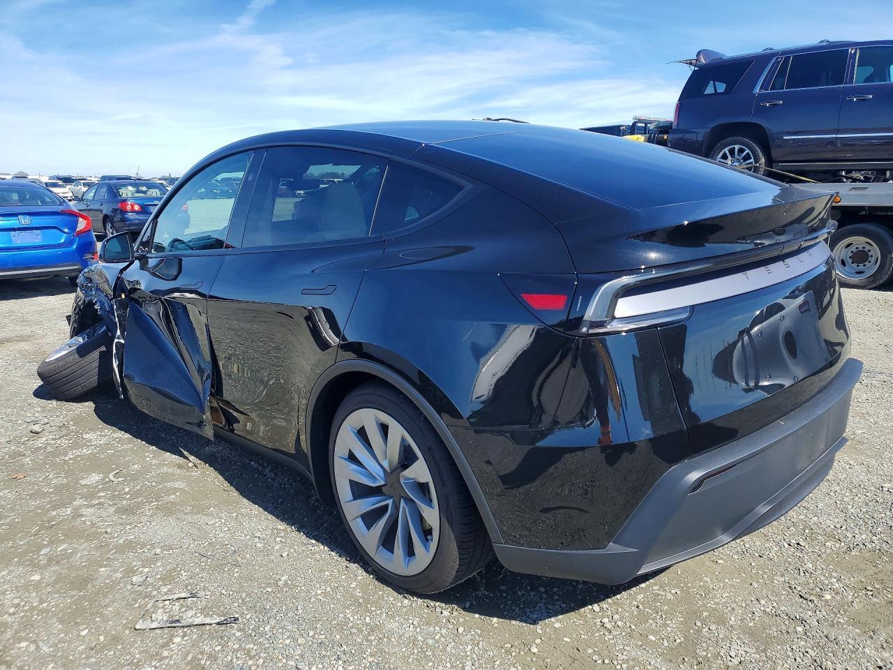 2026 Tesla Model Y - Фото 2