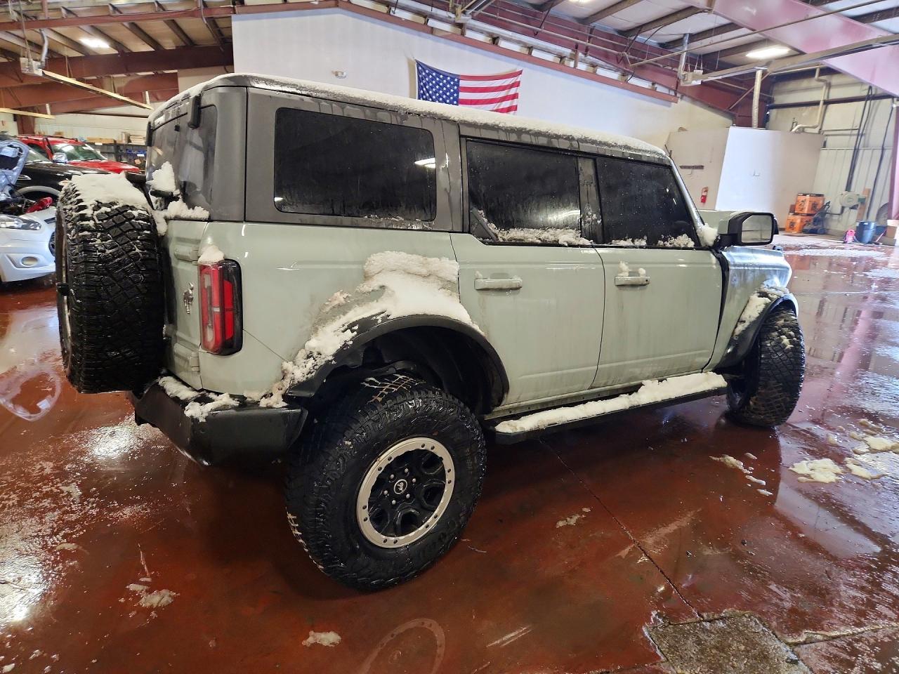 2023 Ford Bronco Base - Image 3