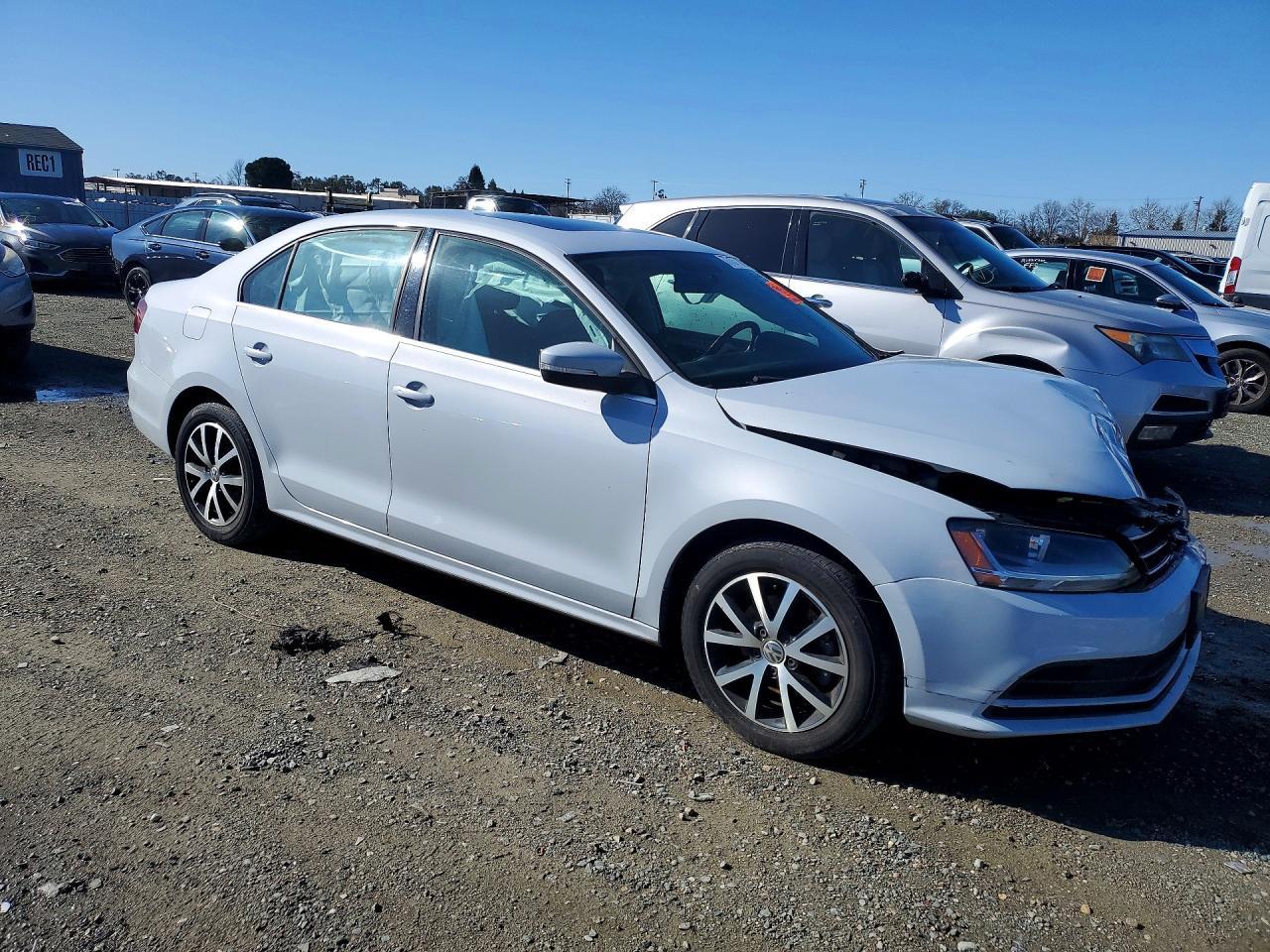 2017 Volkswagen Jetta Se - Фото 4