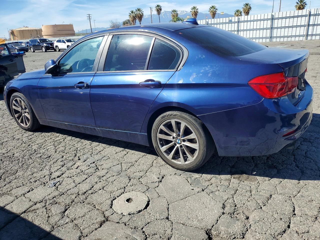 2017 BMW 320 I - Фото 2