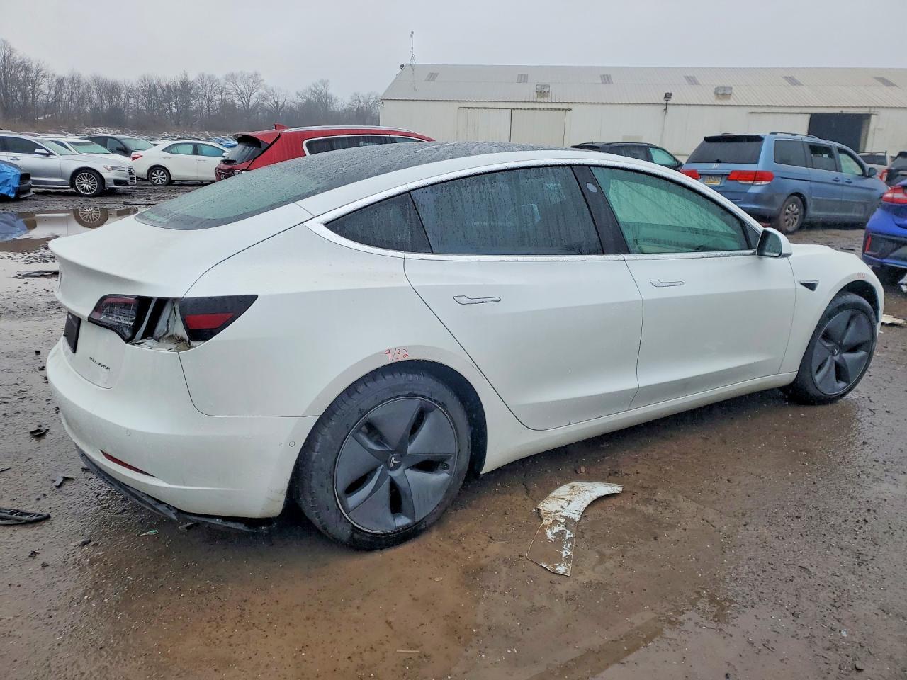 2020 Tesla Model 3 - Фото 3