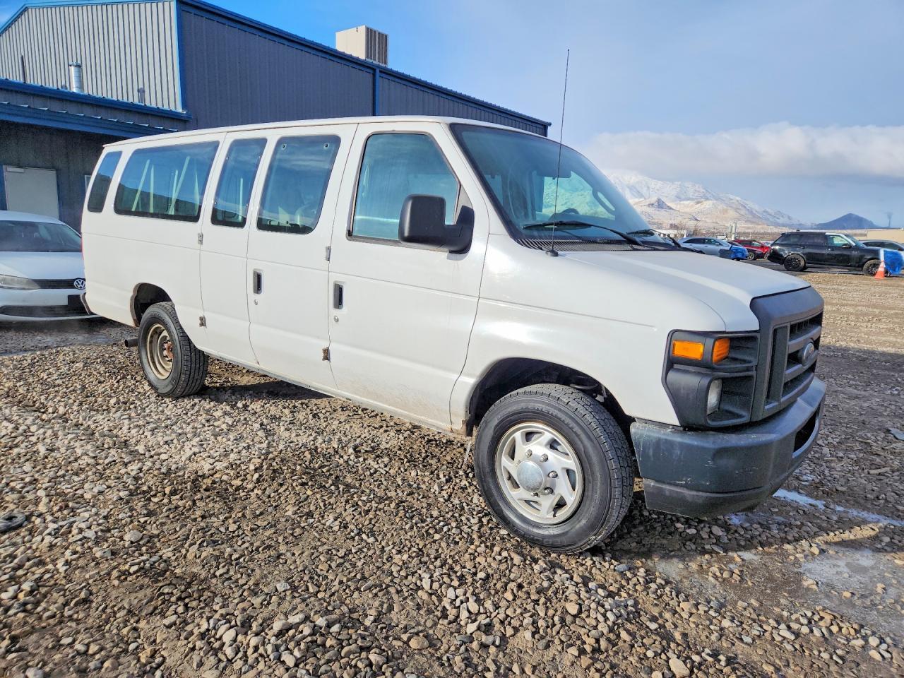 2009 Ford Econoline E350 Super Duty Wagon - Image 4