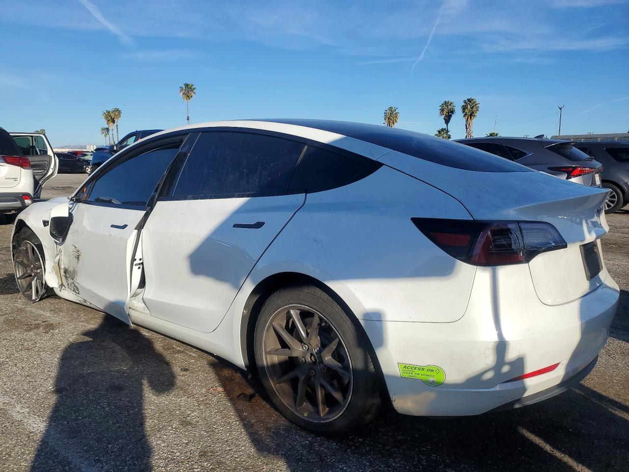 2023 Tesl Model 3 - Фото 2
