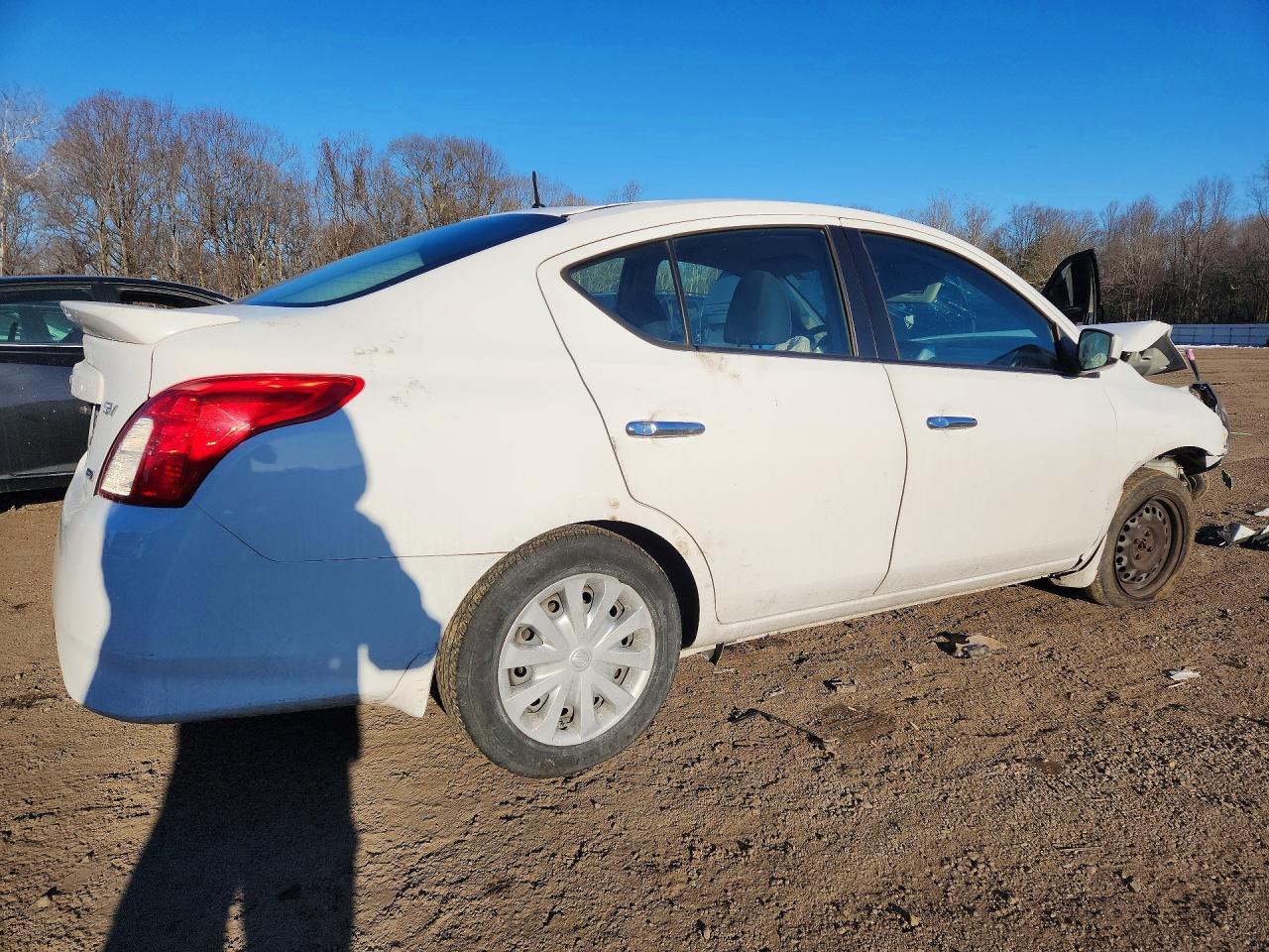2015 Nissan Versa S - Фото 3