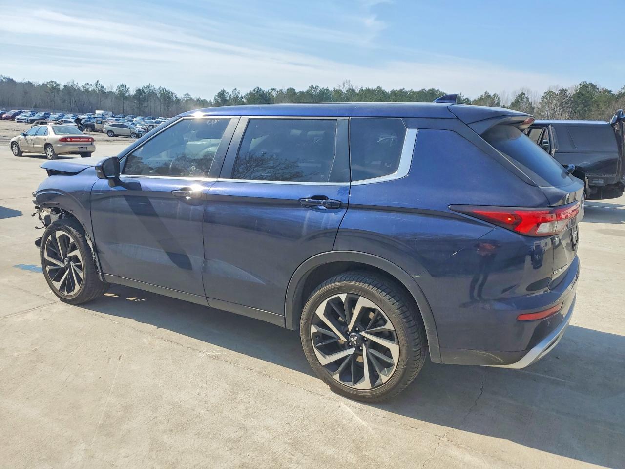 2024 Mitsubishi Outlander Se - Image 2
