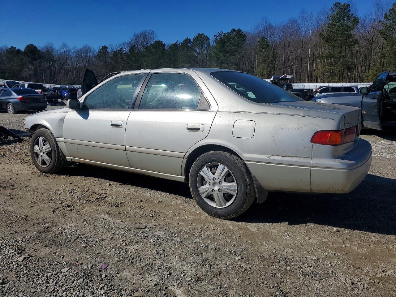 2000 Toyota Camry Ce - Фото 2