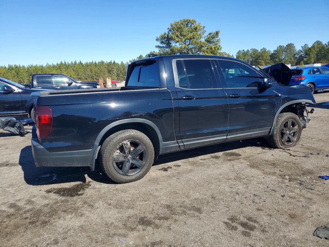 2022 Honda Ridgeline Black Edition - Image 3