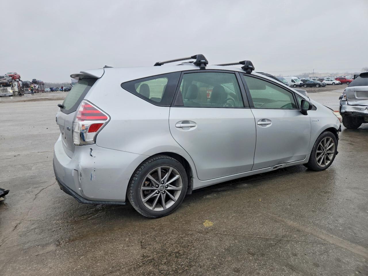 2015 Toyota Prius V - Image 3