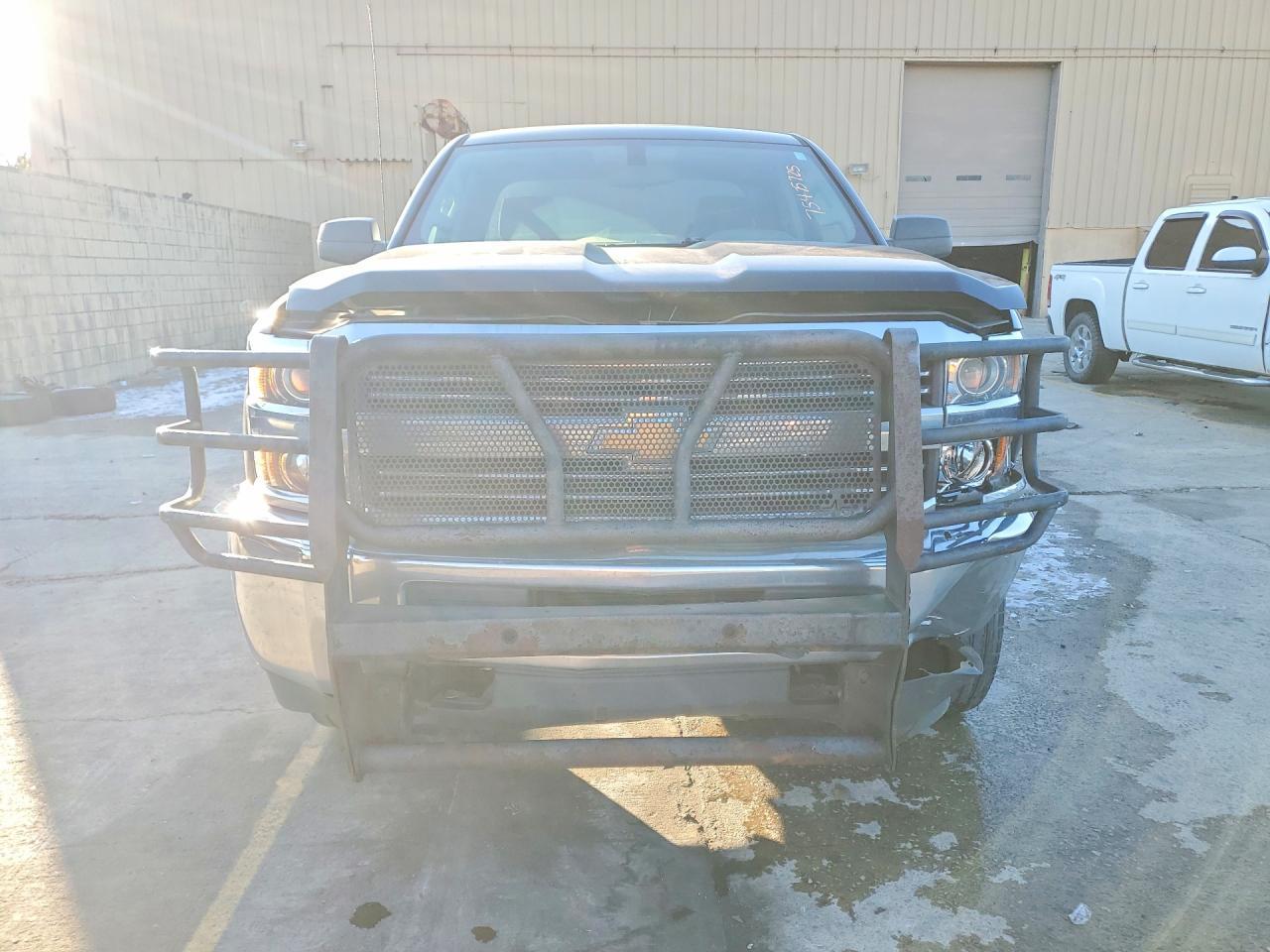 2018 Chevrolet Silverado K2500 Heavy Duty - Image 5