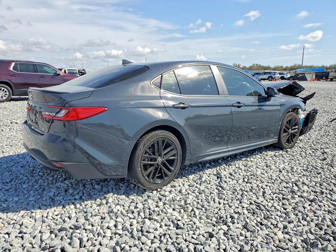 2025 Toyota Camry Se - Фото 3