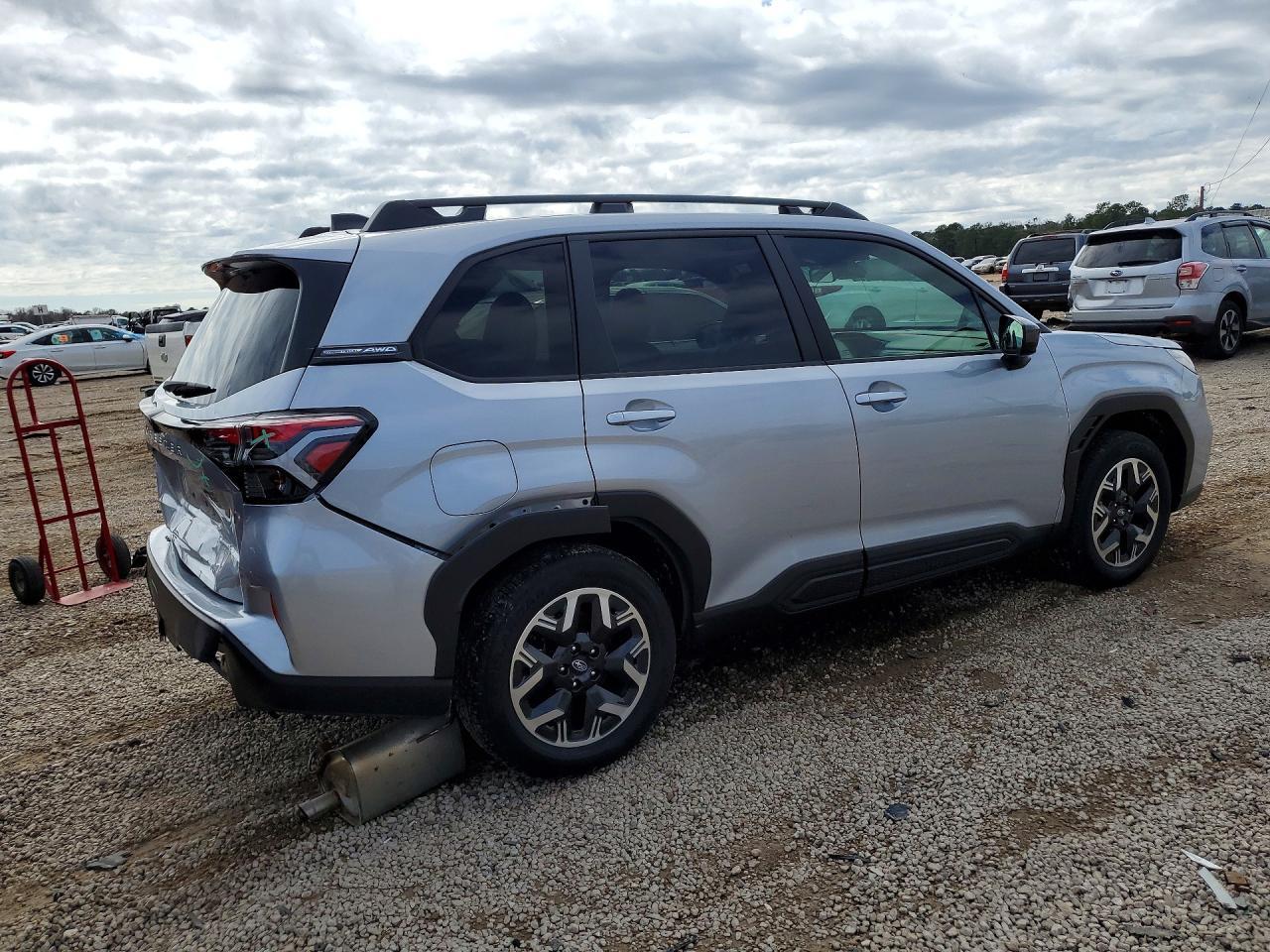 2025 Subaru Forester Premium - Image 3