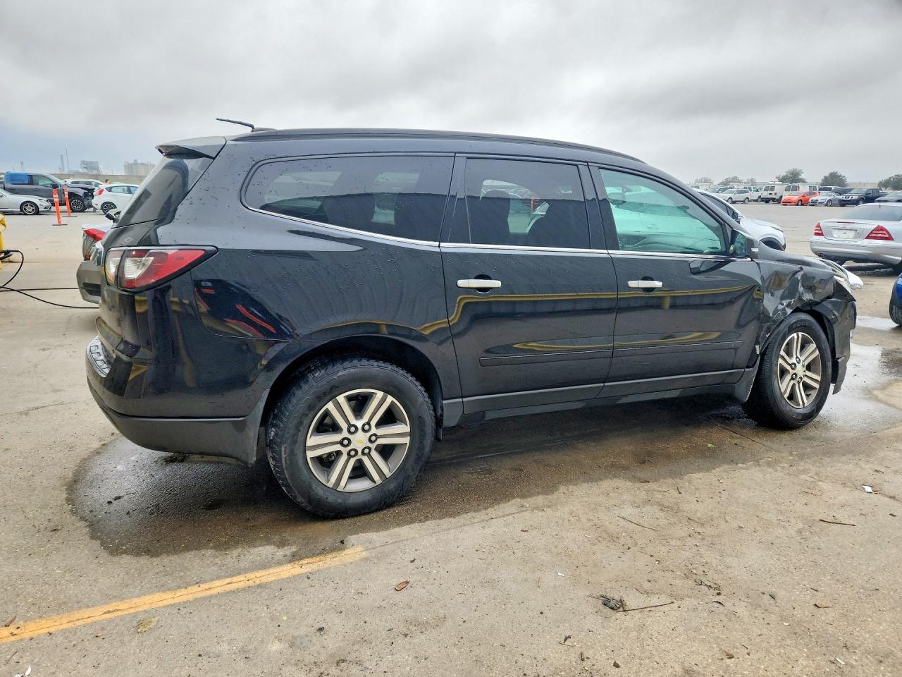 2017 Chevrolet Traverse Lt - Image 3