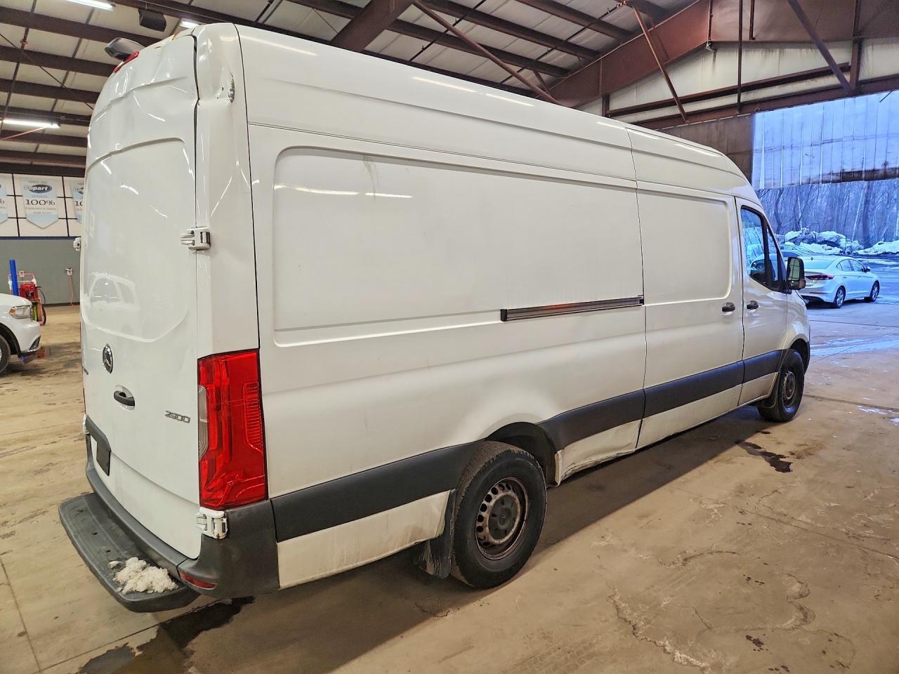 2021 Mercedes-Benz Sprinter 2500 - Фото 3