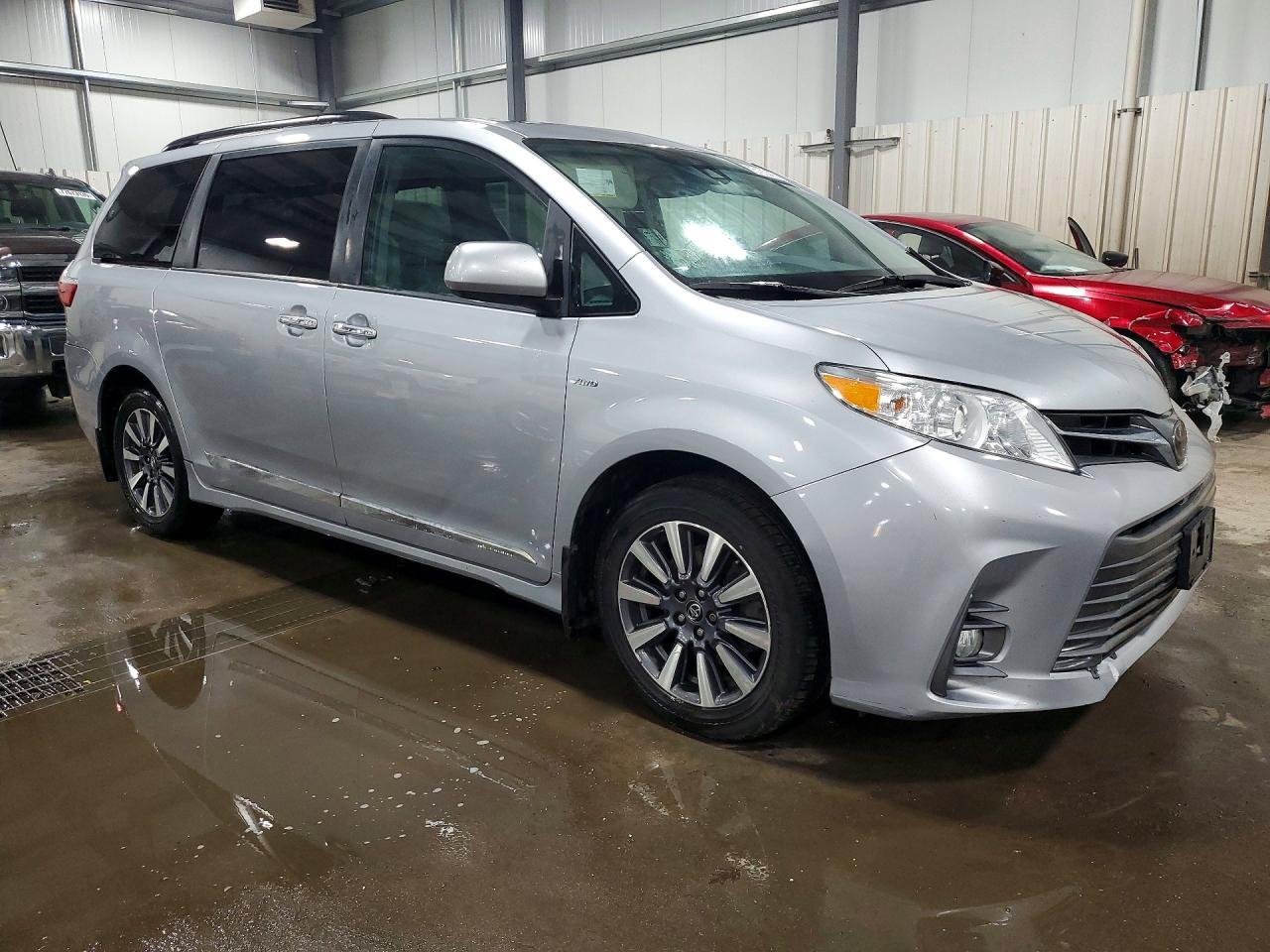 2018 Toyota Sienna Xle - Фото 4