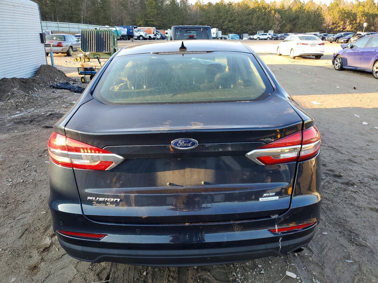 2020 Ford Fusion Se - Image 6