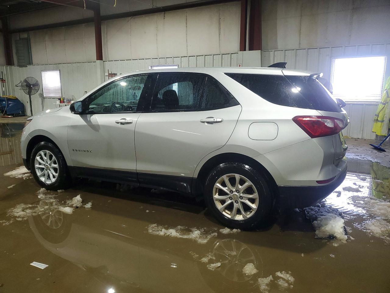 2019 Chevrolet Equinox Ls - Фото 2