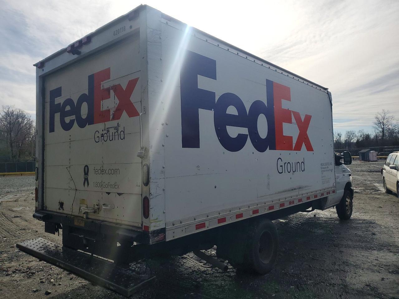 2014 Ford E350 Box Truck - Фото 3