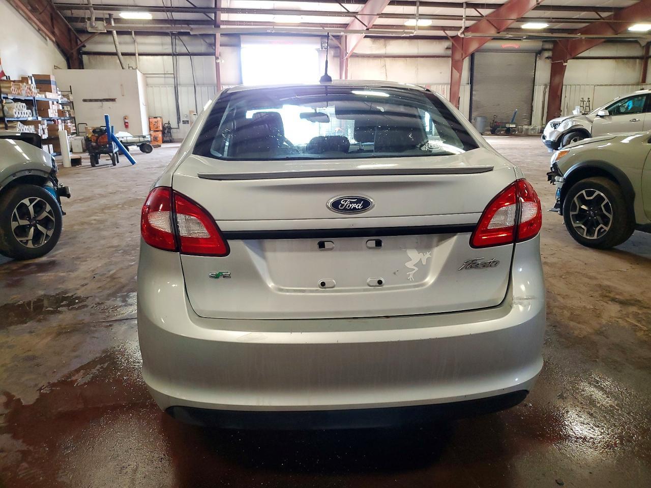 2012 Ford Fiesta Se - Image 6