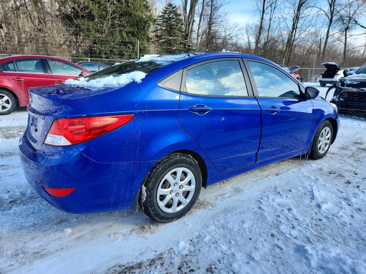2013 Hyundai Accent Gls - Фото 3