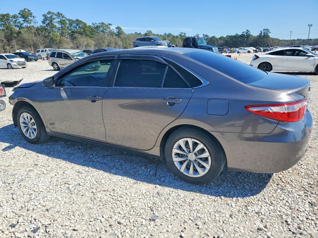 2017 Toyota Camry Le - Фото 2