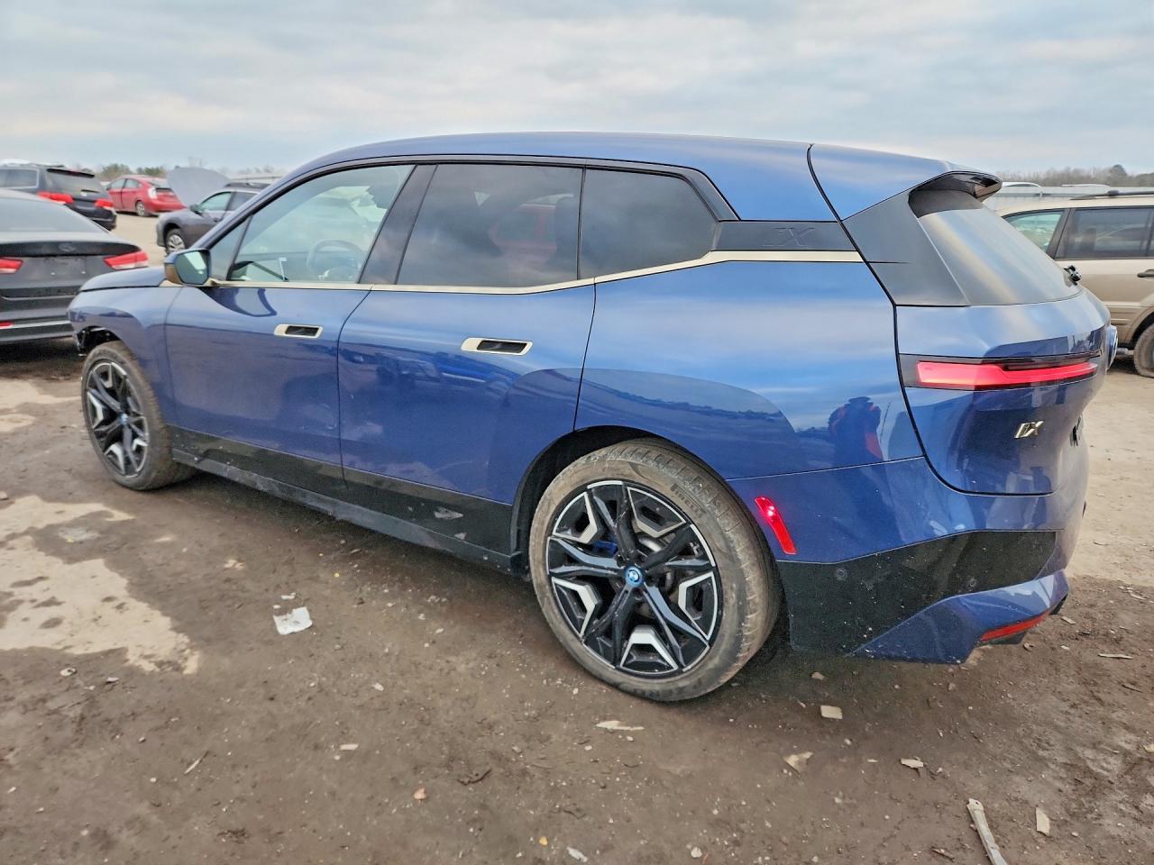 2023 BMW Ix xDrive50 - Image 2