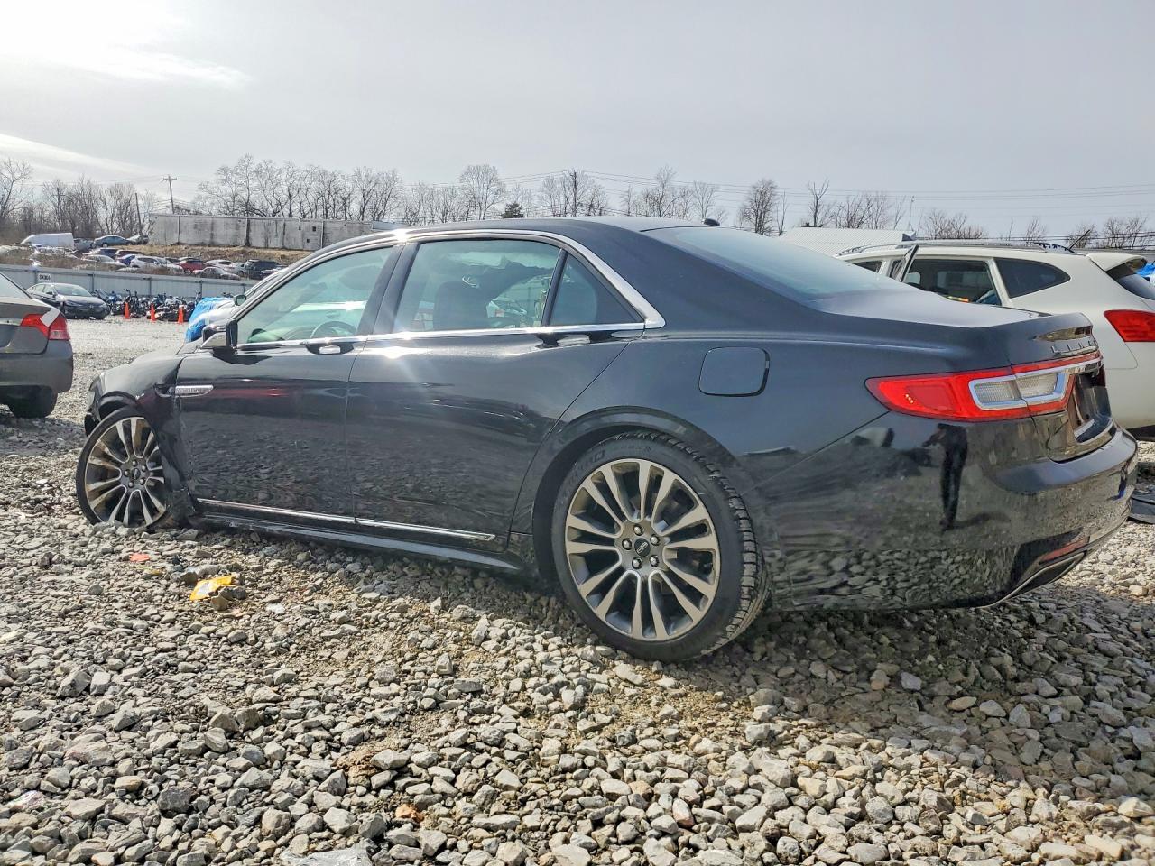 2017 Lincoln Continental Reserve - Фото 2