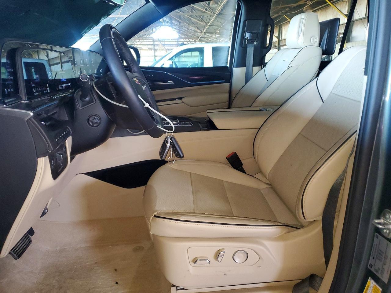 2024 Cadillac Escalade Premium Luxury - Image 7