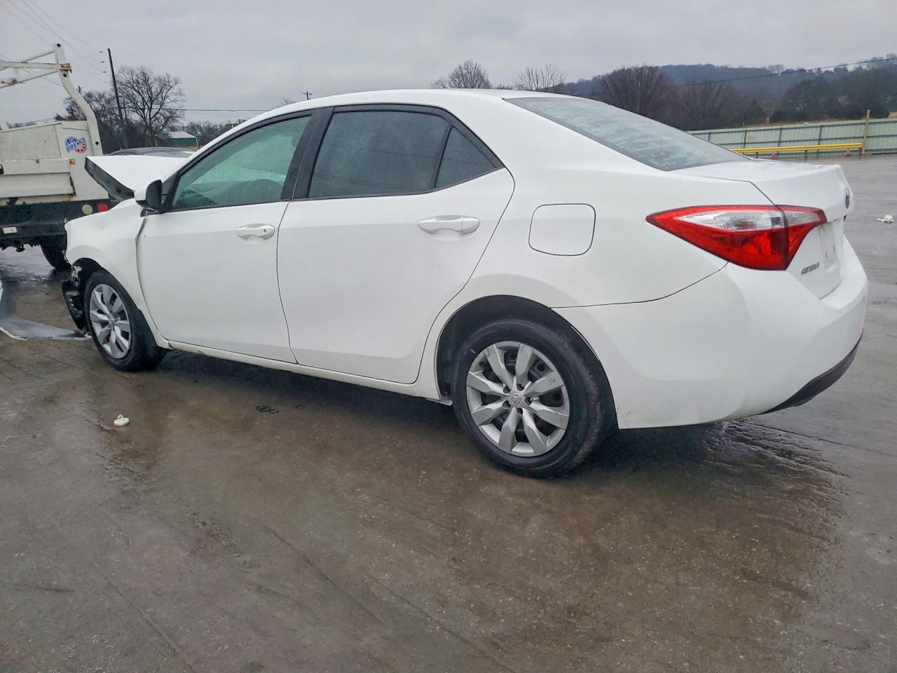 2015 Toyota Corolla L - Фото 2