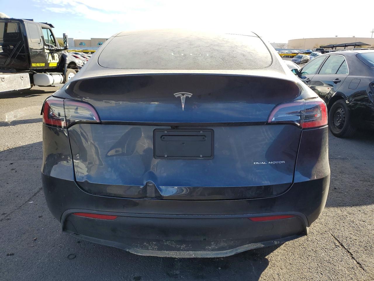 2025 Tesla Model Y - Фото 6