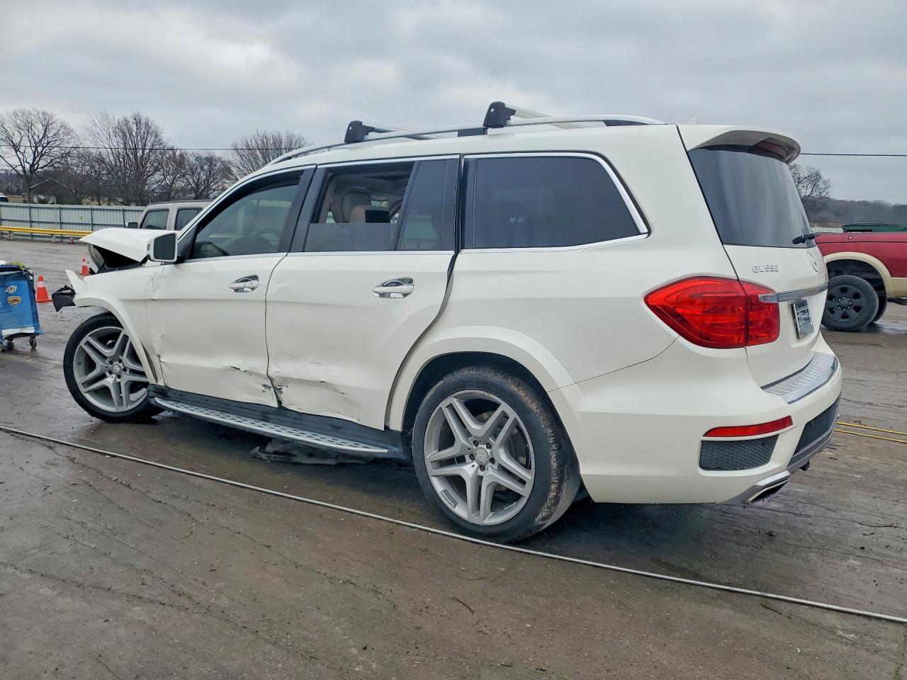 2015 Mercedes-Benz Gl 550 4Matic - Image 2