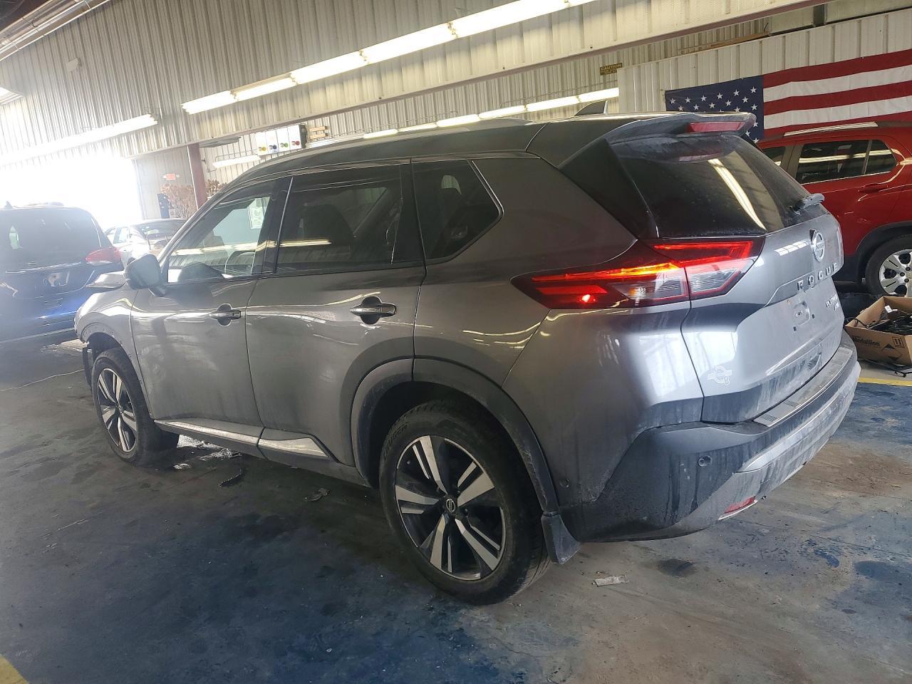 2021 Nissan Rogue Platinum - Фото 2