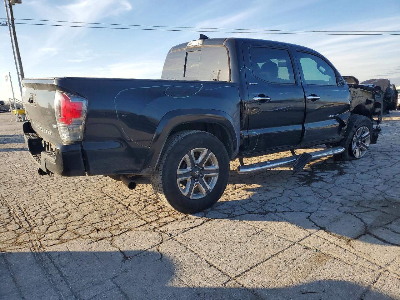 2018 Toyota Tacoma Double Cab - Image 3