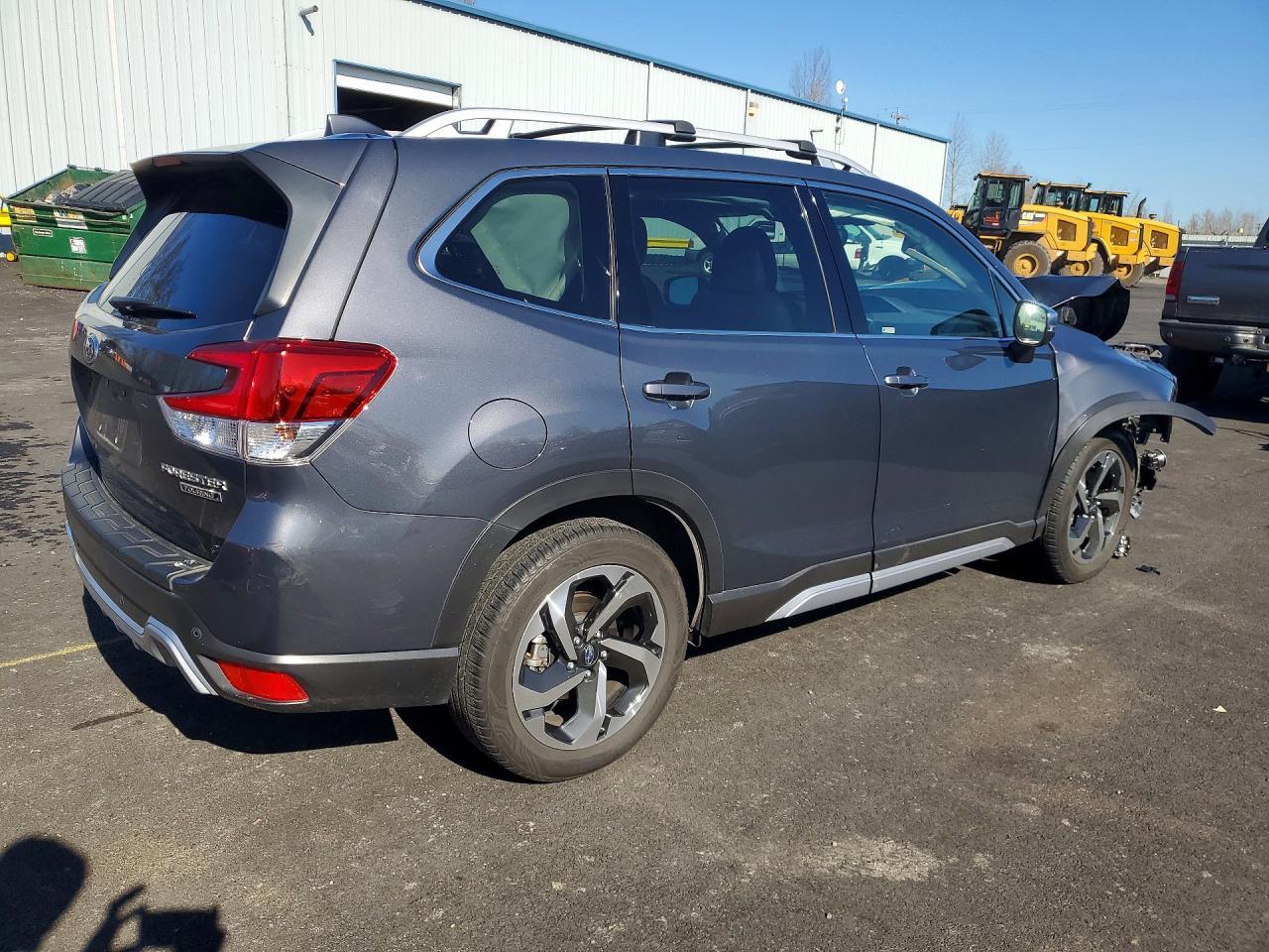 2022 Subaru Forester Touring - Image 3