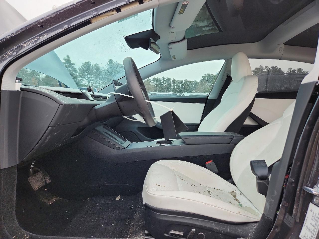 2025 Tesla Model 3 - Фото 7