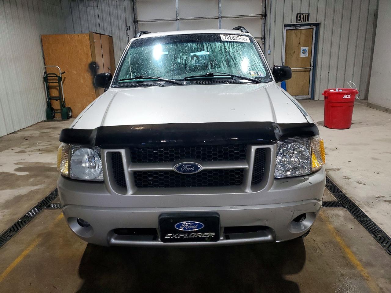 2004 Ford Explorer Sport Trac - Фото 5