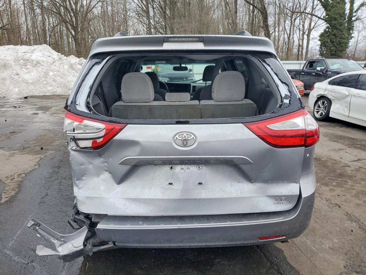 2015 Toyota Sienna Le - Фото 6
