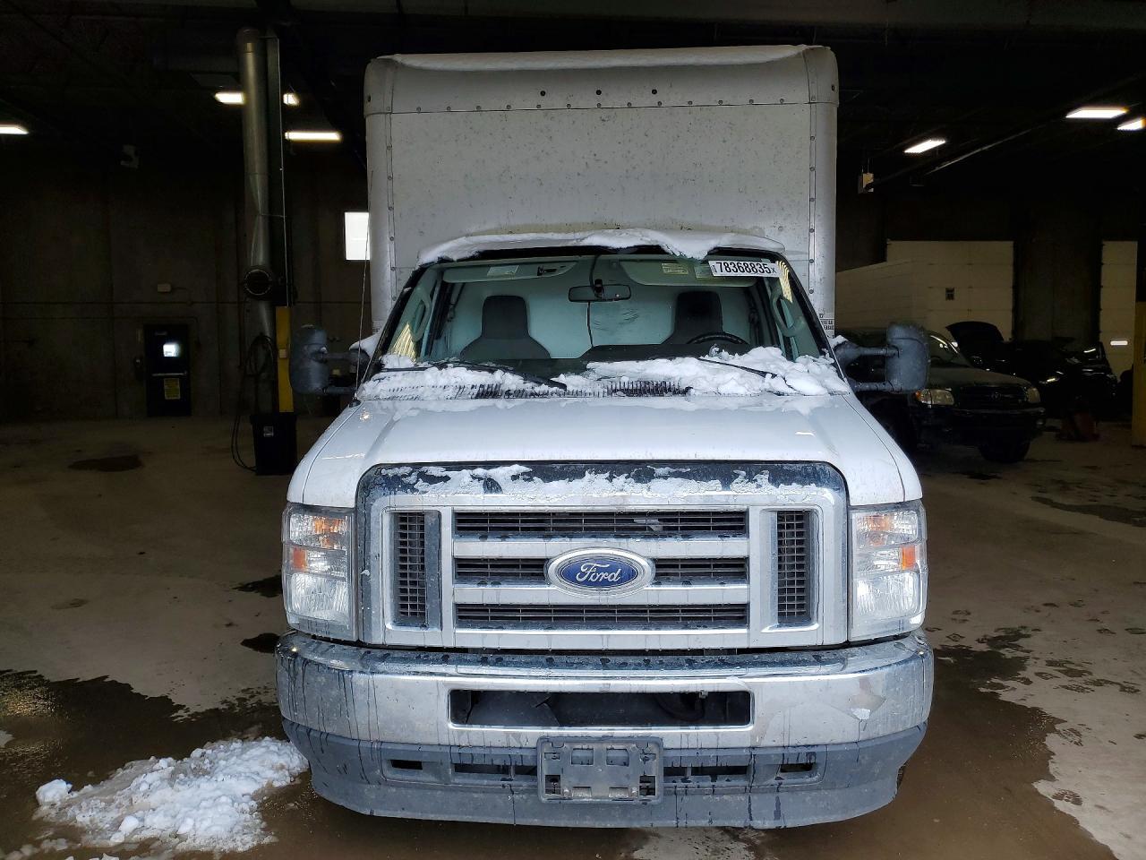 2022 Ford Econoline E450 Super Duty Cutaway Van - Image 5