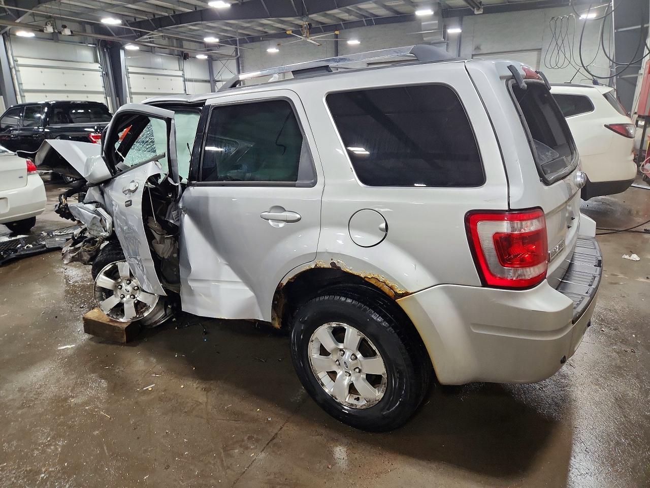 2012 Ford Escape Limited - Фото 2