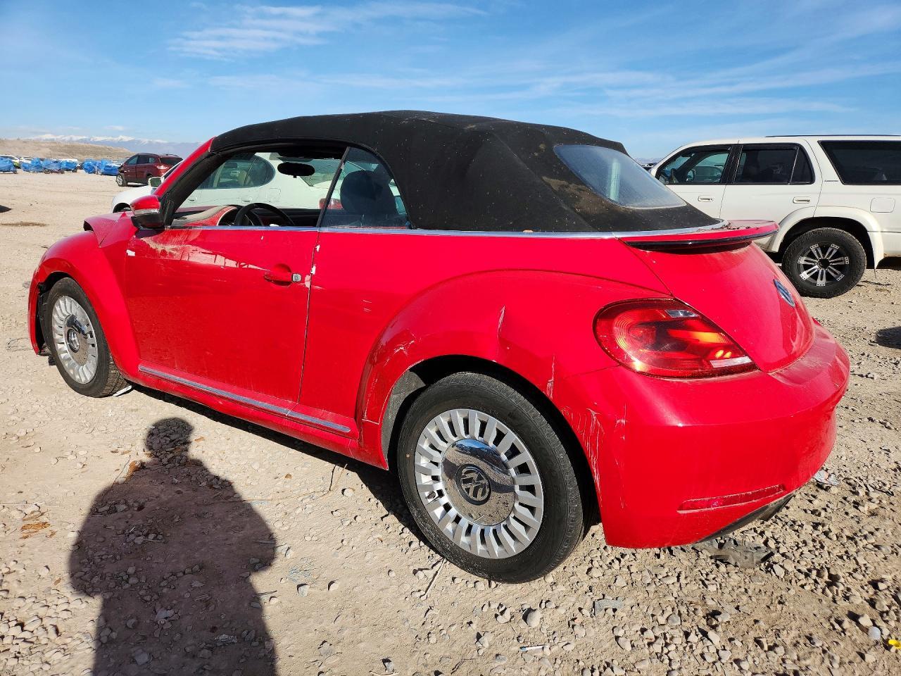 2015 Volkswagen Beetle 1.8T - Фото 2