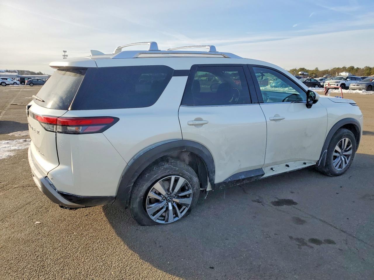 2023 Nissan Pathfinder Sl - Фото 3