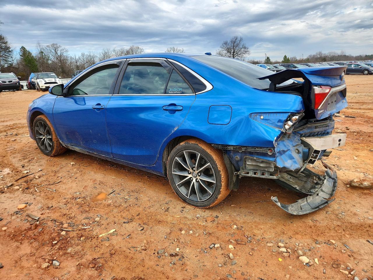 2017 Toyota Camry Le - Фото 2