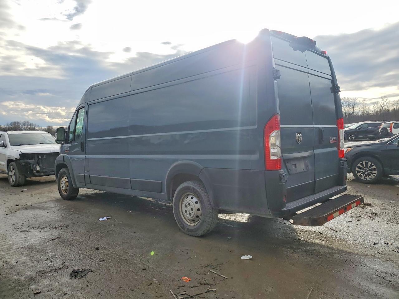 2020 Ram Promaster 3500 Delivery Van - Фото 2