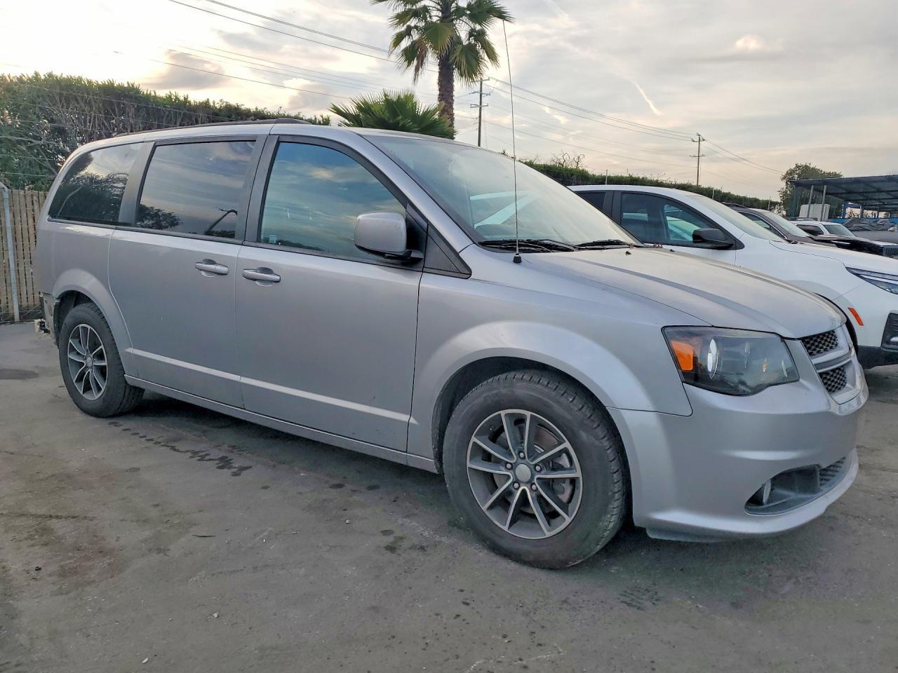 2019 Dodge Grand Caravan Gt - Фото 4
