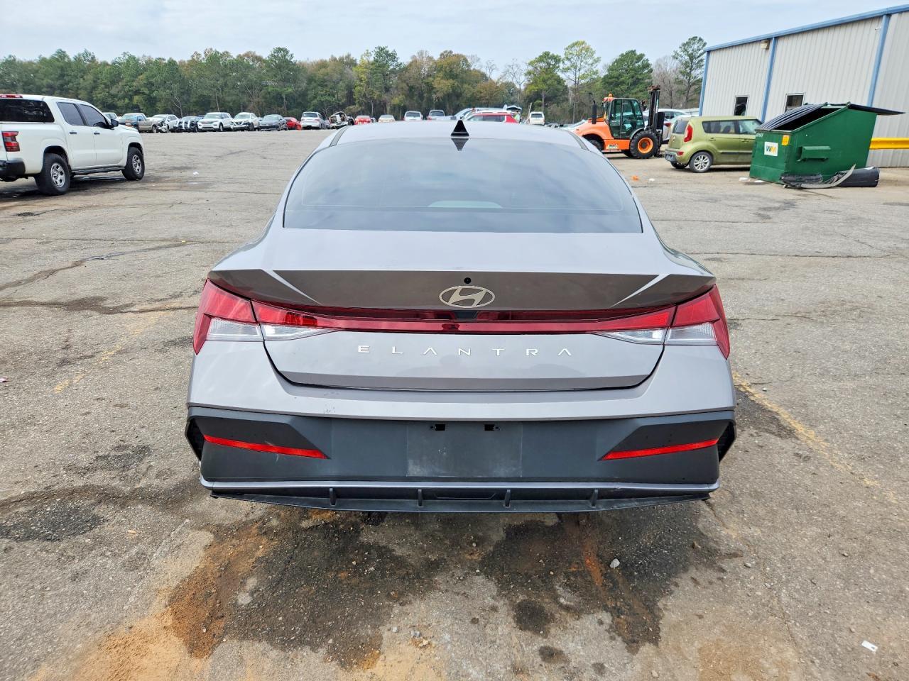 2024 Hyundai Elantra Se - Image 6